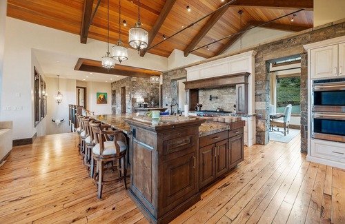 Spanish Peaks House | Book for Winter! Ski-In, Ski Out Chalet with Hot Tub! Ping Pong Table!