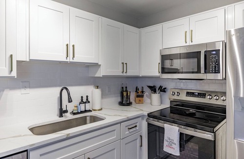 Athens House | Book Now! 20% of October 2025 Check-In. Newly Renovated, King Beds, Coffee Bar