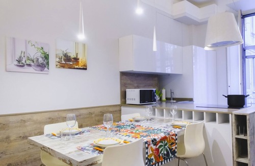 Central Station Apartment | BOOK NOW! Corso Buenos Aires & Loreto M1 Apartment