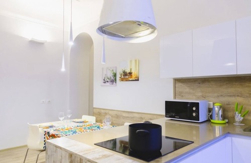 Central Station Apartment | BOOK NOW! Corso Buenos Aires & Loreto M1 Apartment