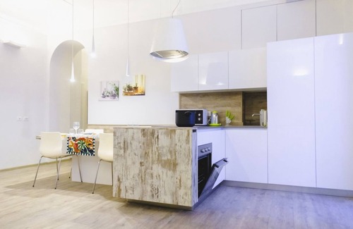 Central Station Apartment | BOOK NOW! Corso Buenos Aires & Loreto M1 Apartment