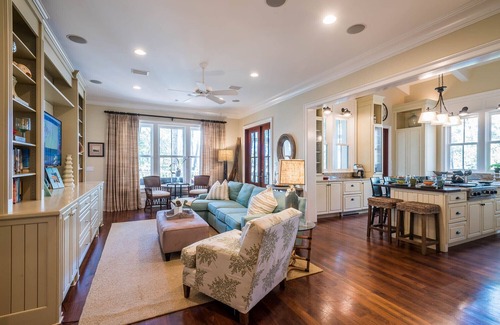 Cottage District House | Book Now for Fall Stays! Cottage District, Rooftop Deck, Lake Views, Carriage House!