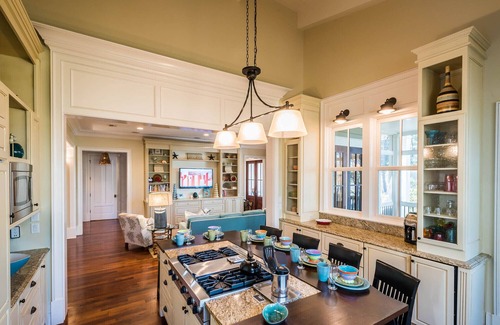 Cottage District House | Book Now for Fall Stays! Cottage District, Rooftop Deck, Lake Views, Carriage House!