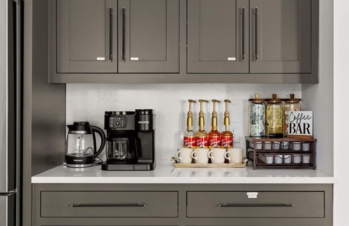 Driftwood House | Book Now! Lux 5BR Estate w/Pool Hot Tub Movie