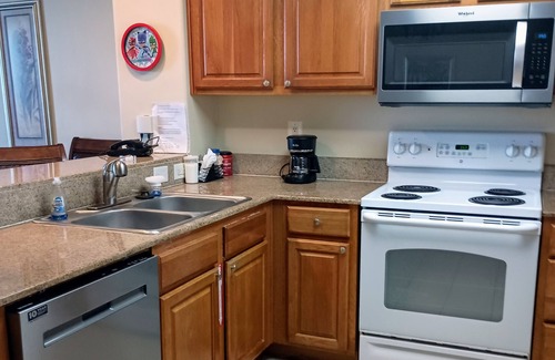 Florida Central Atlantic Coast Condo | BOOK NOW SEPT 27-OCT 5 POOL LAKE DISNEY FIREWORK VIEW 9:30PM LOVELY 1 BDR 2 BTH