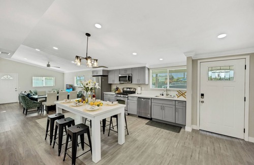 Southwest Anaheim House | BOOK NOW! Your vacation awaits your home for Disneyland and OC destinations.