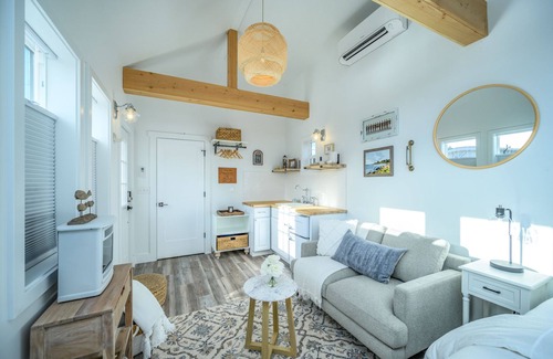 McMinnville Cottage | Book the Coastal Cottage at The Boutique Retreat in downtown McMinnville.