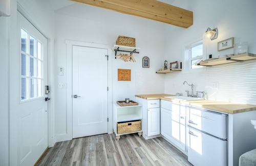 McMinnville Cottage | Book the Coastal Cottage at The Boutique Retreat in downtown McMinnville.