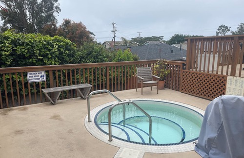 Pacific Grove Condo | Book the week of the Monterey Jazz Festival 9-17 to 9-22 & Escape the high heat!