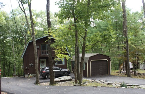 Lackawaxen House | Book Your Fall Getaway For Hiking, Kayaking, Tubing & Leaf Peeping