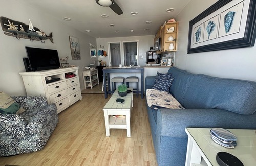 Midtown Ocean City Apartment | Book your Thanksgiving today, and enjoy the ocean view !