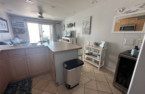 Midtown Ocean City Apartment | Book your Thanksgiving today, and enjoy the ocean view !