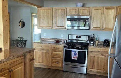 Le Roy Cottage | Book your vacation getaway!