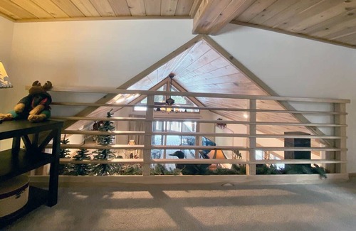 Ashland Cabin | BookStayHop -#41 Cabin on Hyatt Prairie Rd- Dog Friendly, With Mountain Views.