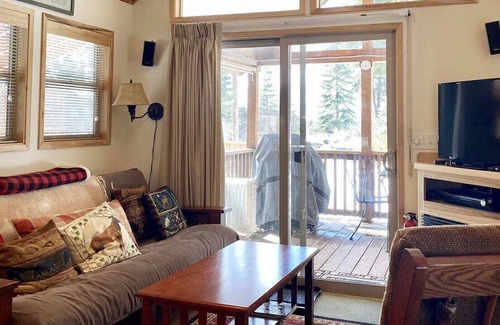 Ashland Cabin | BookStayHop -#43 Cabin on Hyatt Prairie Rd. ~ Dogs Allowed, with Mountain Views.