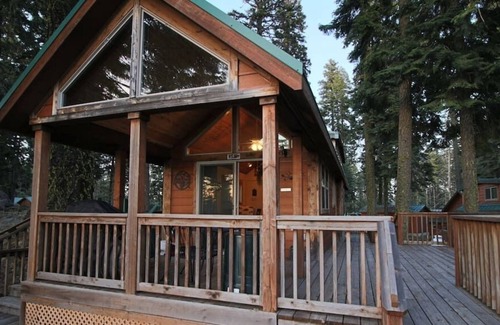 Ashland Cabin | BookStayHop -#45 Cabin on Hyatt Prairie Rd. Hot Tub and Gorgeous Mountain Views.