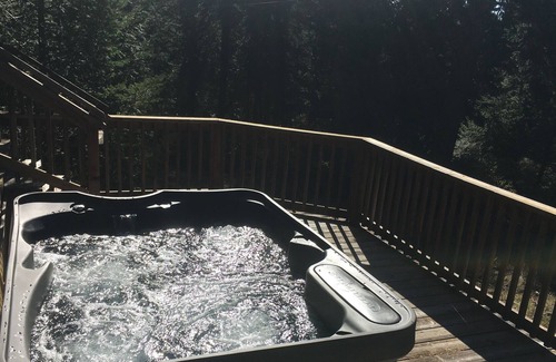 Ashland Cabin | BookStayHop -#45 Cabin on Hyatt Prairie Rd. Hot Tub and Gorgeous Mountain Views.
