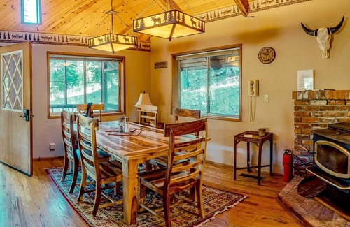 Ashland Cabin | BookStayHop - Whispering Pines Cabin Retreat ~ Dog Friendly and Mountain Views!