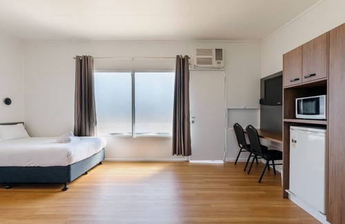 West Mackay Hotel | Boomerang Motor Hotel