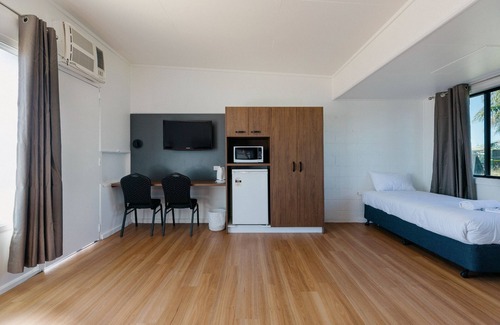 West Mackay Hotel | Boomerang Motor Hotel