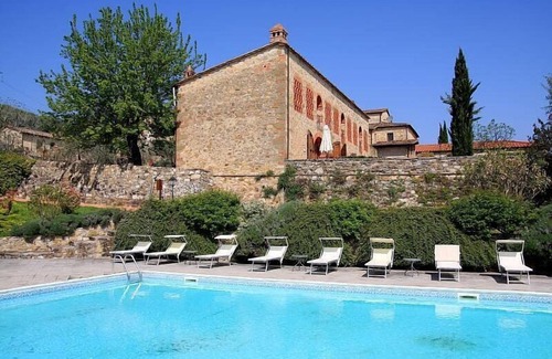 Bucine House | Borgo Bello G: A characteristic and welcoming two-story apartment in the characteristic style of the Tuscan countryside.