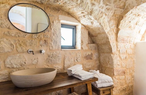 Cisternino Hotel | Borgo Canonica