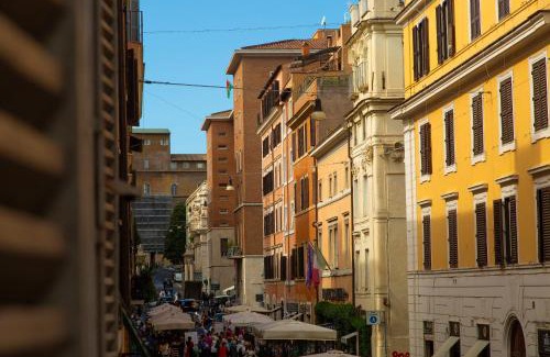 Rione XIV Borgo Apartment | Borgo Pio 64 - Vatican City