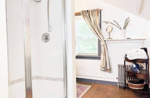 Montgomery Bed & Breakfast | Borland House Inn