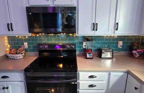 Murfreesboro House | Boro Breeze Island Escape - Cozy, Close, Amenities, Sleeps 8