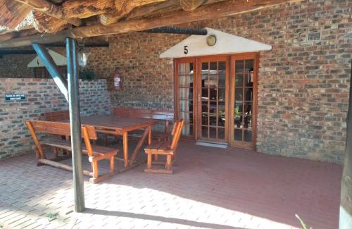 Moqhaka Cabin | Boskoppie Lion & Tiger Reserve