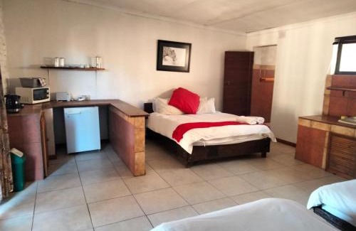 Moqhaka Cabin | Boskoppie Lion & Tiger Reserve