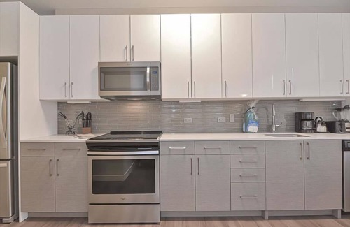 Central-Maverick Square - Paris Street Hotel | Boston Pier 1 BR | Close to Airport | Workspaces