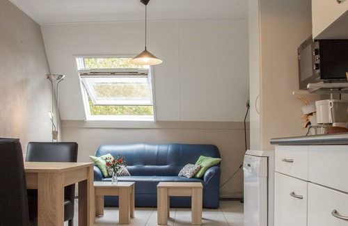 Oostkapelle Apartment | Boszicht 2 aan de Kust luxury apartment 2 adults and 2 children. Beach 800 mtr