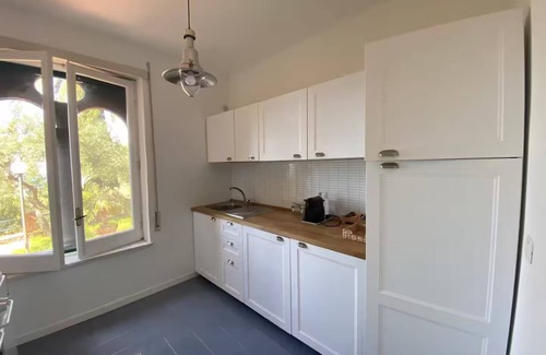 Gaeta House | "Bougainville" House with sea view garden in Villa surrounded by greenery.