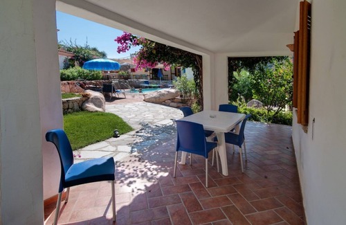Tanaunella Apartment | Bouganvillage Three-room apartment sleeps 6, WIFI, A.C