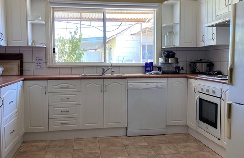 Broken Hill House | Boughtman Cottage 4 beds, sleeps 6