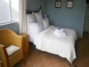 Simon's Town Bed & Breakfast | Boulders Beach Hotel, Cafe and Curio shop