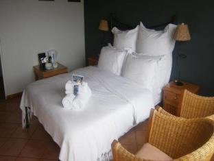 Simon's Town Bed & Breakfast | Boulders Beach Hotel, Cafe and Curio shop