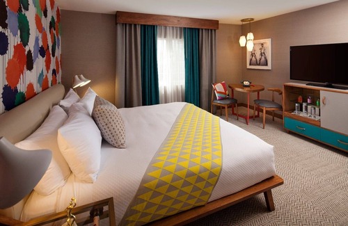 Venice Hotel | Boulevard City View King Bed at The Kinney Venice Beach!