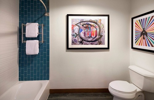 Venice Hotel | Boulevard City View King Bed at The Kinney Venice Beach!