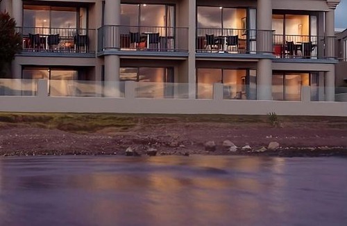 Waipahihi Hotel | Boulevard Waters