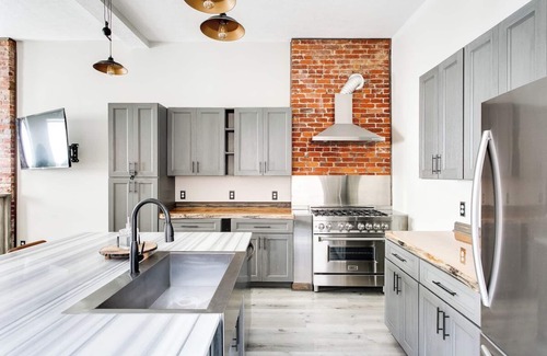 Smoketown Jackson House | Bourbon Trail-12ft Ceilings-Parking-Chef's Kitchen