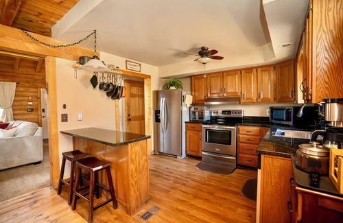 Mount Saint Francis Cabin | Bourbon Trail Cabin Sleeps 10 A+ Rated Comfort Spacious & Secluded Retreat