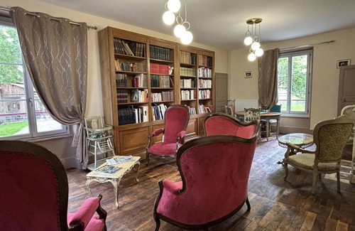 Jaligny-sur-Besbre Cottage | Bourgeois House 1830 with Garden, Pets Allowed