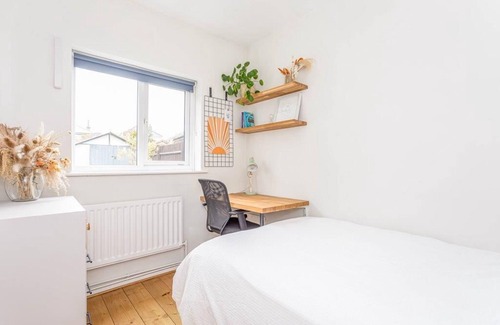 Southbourne Apartment | BOURNECOAST: Light and airy ground floor flat with good size garden - FM9559