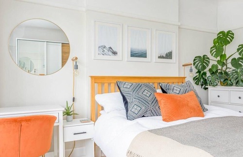 Southbourne Apartment | BOURNECOAST: Light and airy ground floor flat with good size garden - FM9559