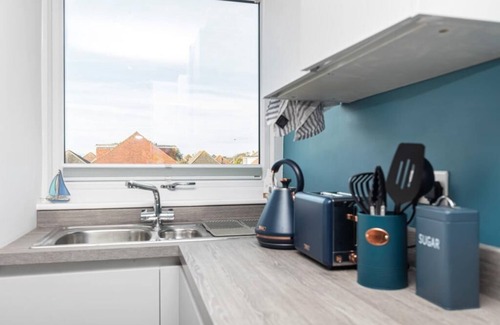 Boscombe Apartment | BOURNECOAST: MODERN APARTMENT VERY CLOSE TO SANDY BEACHES WITH WIFI - FM8496