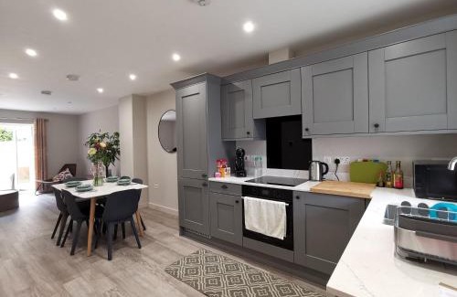 Boscombe House | Bournemouth cottage 6mins from beach, free parking