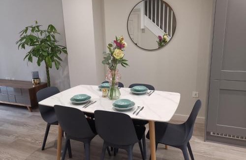 Boscombe House | Bournemouth cottage 6mins from beach, free parking