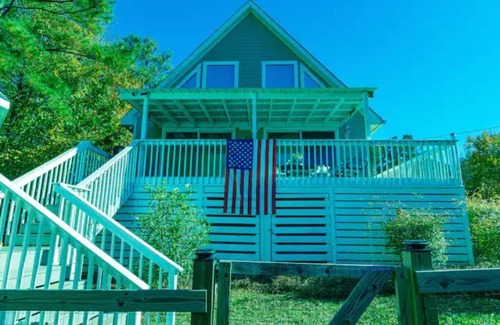 Milledgeville House | ‘Bout Time Vacation - Pet Friendly - Amazing Hot Jacuzzi and Spa Room - Elegant